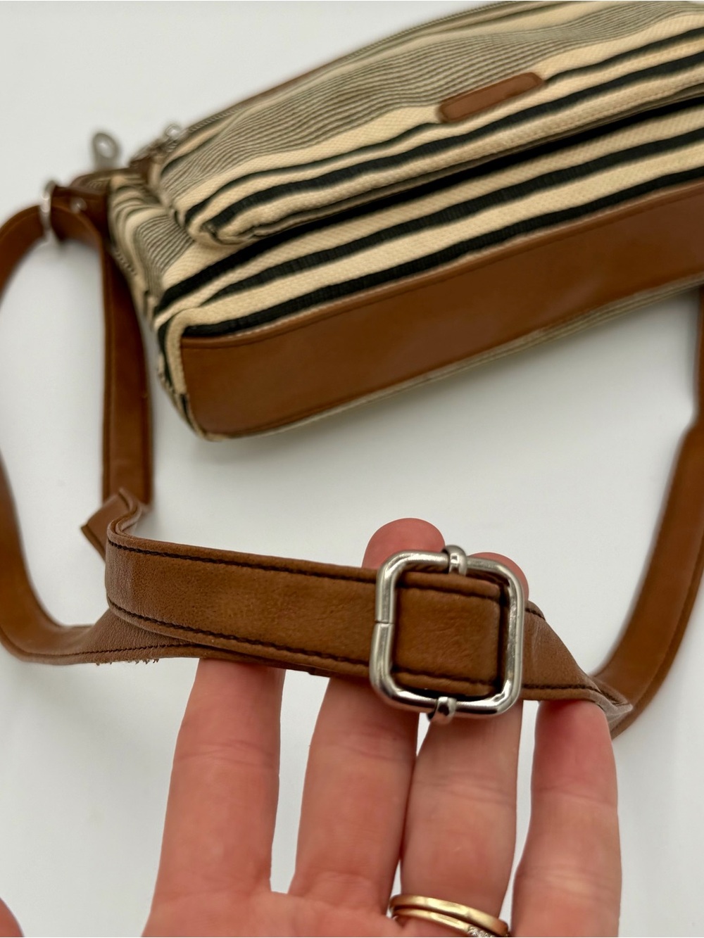 Relic Striped Canvas Crossbody Bag Tan Faux Leather Trim Multi Pocket Boho Purse - Picture 6 of 16